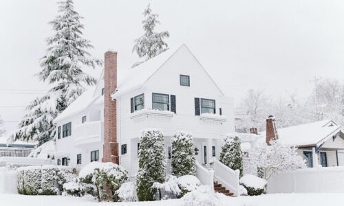 Budowa domu zimą – czy to możliwe?