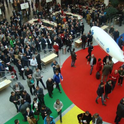 Ewolucja czy schyłek? Czy udział w targach branżowych wciąż ma sens?