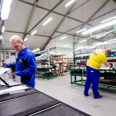 Mateusz Kłosek spotkał się z pracownikami. Sprzedaż Eko-Okien na ostatniej prostej?