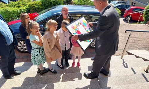 PILKINGTON: Samochód dla dzieci z Domu Dziecka w Skopaniu