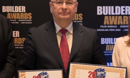 VETREX i Prezes Zarządu Paweł Bielak z nagrodami Builder Awards