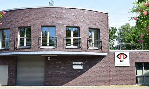 AGC i Assa Abloy prowadzą akwizycje