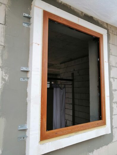 Klimas Wkret-met-kolki ramowe rozporowe. Montaż okna