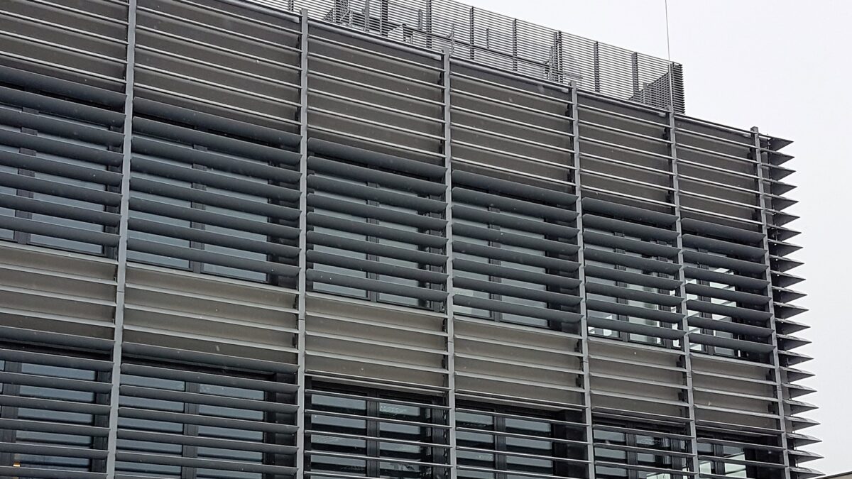 osłony fasadowe wielkogabarytowe