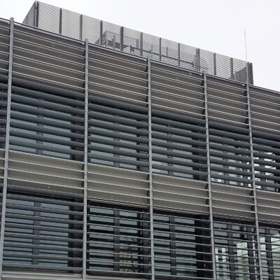 osłony fasadowe wielkogabarytowe