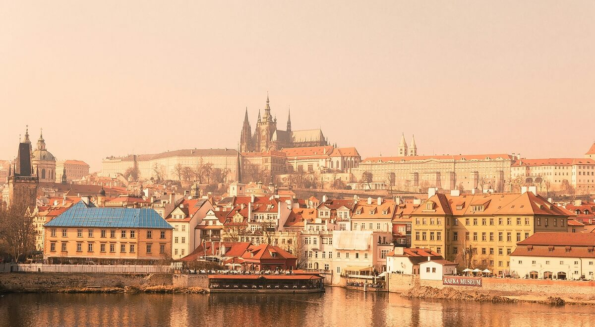 Praga czeski rynek stolarki czechy okna drzwi