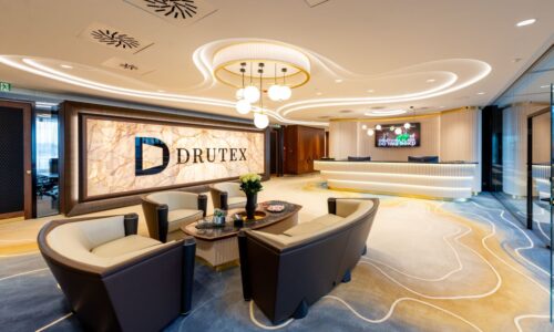 DRUTEX w nowej siedzibie. Nowoczesny biurowiec na miarę lidera