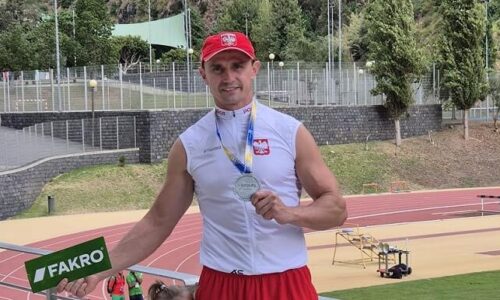 Dekarz wicemistrzem Europy, biegi niepodległości – branża stolarki wspiera sport
