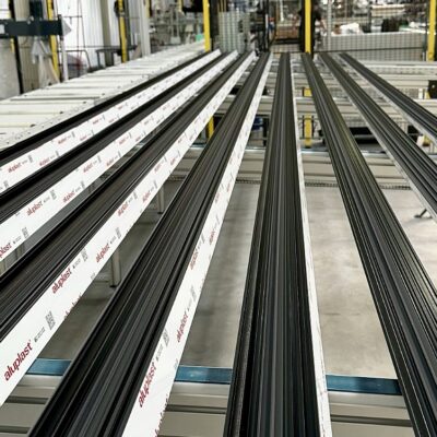 Aluplast rozpoczął w Poznaniu produkcję profili z aluminium