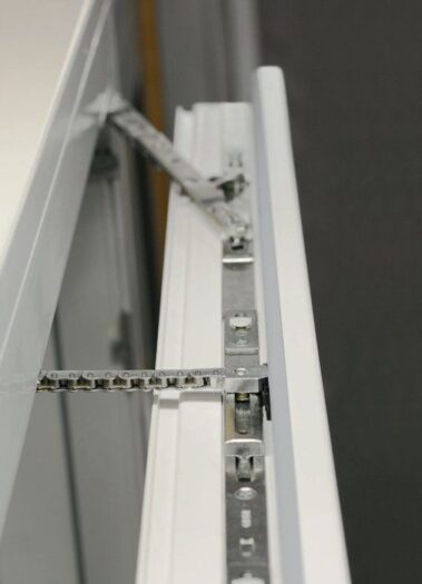 fot. G-U Polska - Silownik okienny ukryty