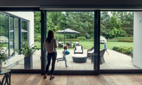 G-U POLSKA: Okna i drzwi w stylu smart