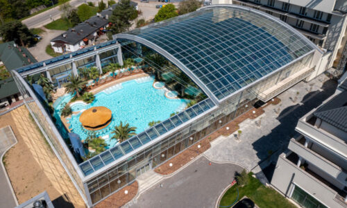 Pilkington: Natchnieni Szkłem: Binkowski Resort – tropikalny raj